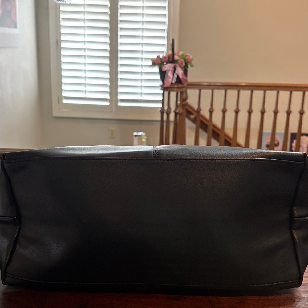 VICTORIA’S SECRET Slouchy Tote Bag w/Bow Detail - Picture 5 of 12